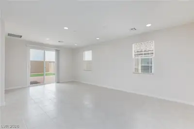 819 Cottonwood Hill Place Living Room