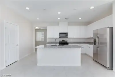 819 Cottonwood Hill Place Kitchen
