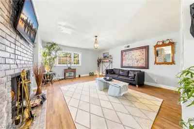1631 Ottawa Drive Living Room