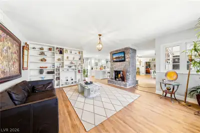 1631 Ottawa Drive Living Room