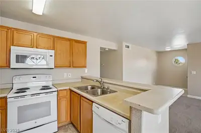 2962 Juniper Hills Boulevard 201 Kitchen
