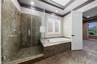 19 Contrada Fiore Drive Primary Bathroom