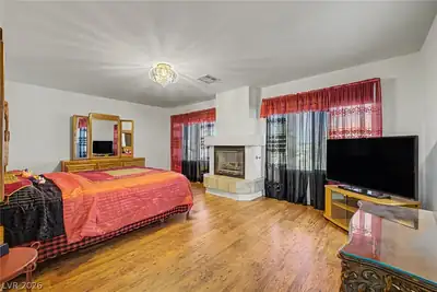 5812 Tarpon Glade Court Primary Bedroom