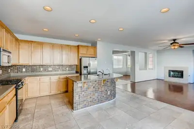 9294 Eaton Creek Court Kitchen