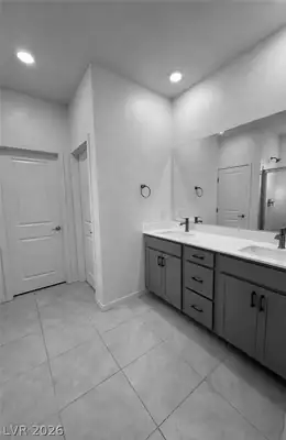 91 Medianoche Street, Las Vegas, NV 89138 Primary Bathroom