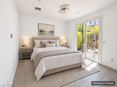 1033 Huckburn Avenue Bedroom