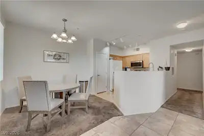 50 Aura De Blanco Street 11104 Dining Area