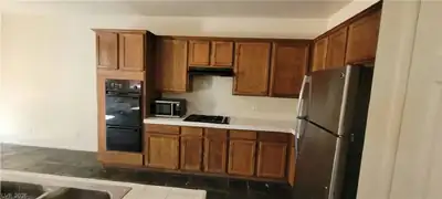4821 Whisper Lake Avenue Kitchen