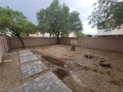 4821 Whisper Lake Avenue Yard