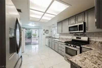3213 Oyster Bay Street Kitchen