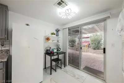 3213 Oyster Bay Street Dining Area