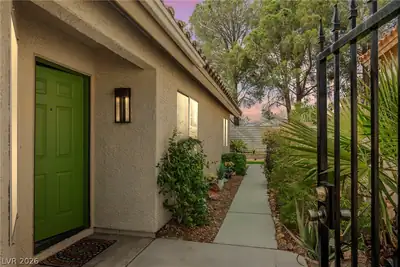 3213 Oyster Bay Street Entry