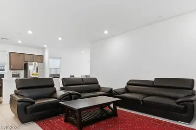 10946 Fennel Avenue Living Room