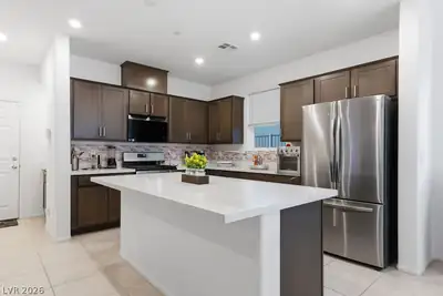 10946 Fennel Avenue Kitchen