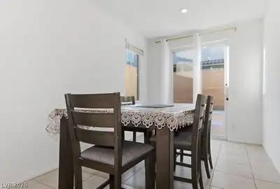 10946 Fennel Avenue Dining Area
