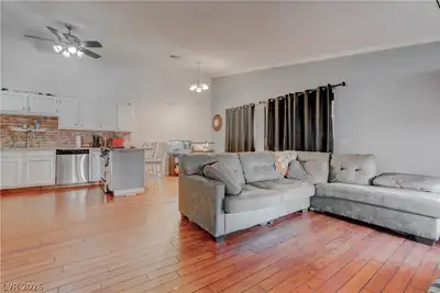 1304 Capri Drive A Living Room