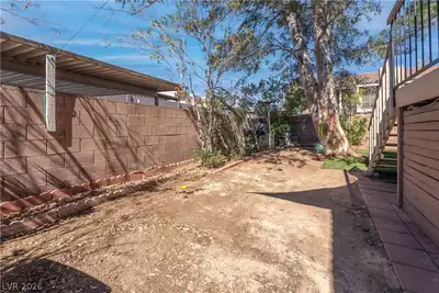 1304 Capri Drive A Yard