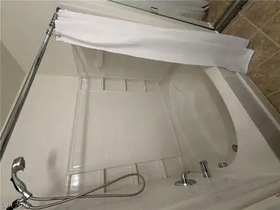 9108 Captivating Avenue Primary Bathroom