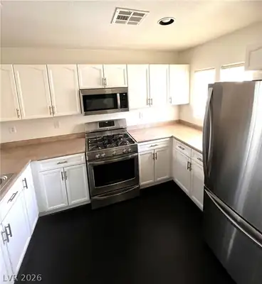 9108 Captivating Avenue Kitchen