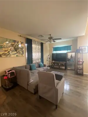 8913 Cambridge Glen Court Living Room