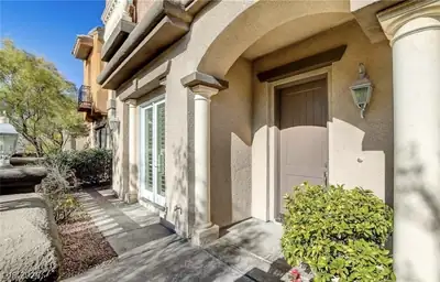 2428 Granada Bluff Court Entry