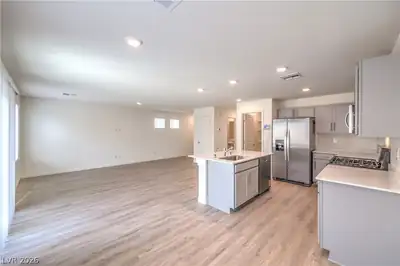 908 Alethea River Avenue Kitchen