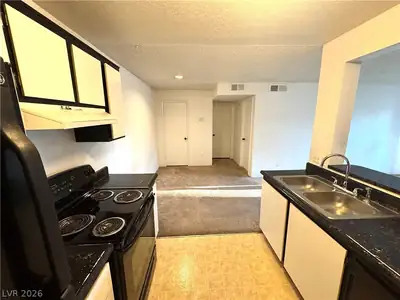 221 Mission Newport Lane 206 Kitchen