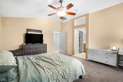 5552 Overlook Valley Street Primary Bedroom