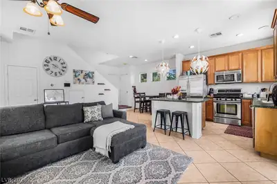 5552 Overlook Valley Street Living Room