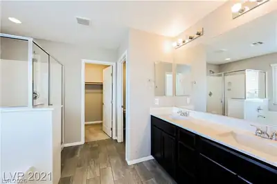 9940 Sunriver Meadows Avenue Primary Bathroom