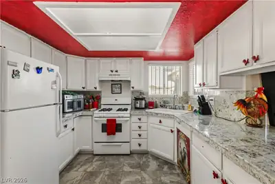 3910 Gulliver Street Kitchen