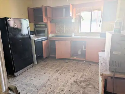 945 Lincoln Street Kitchen