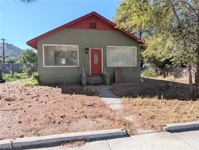 55 Lincoln Street, Caliente