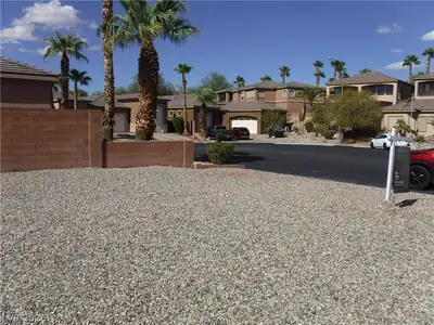654 Paloma Circle Yard