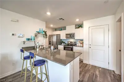919 West Black Heron Street Kitchen