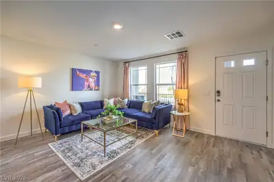 919 West Black Heron Street Living Room