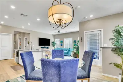 524 Shophia Skye Street 226 Dining Area