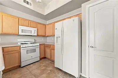 2305 West Horizon Ridge Parkway 211 Kitchen