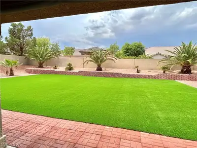 4025 Antique Sterling Court Yard