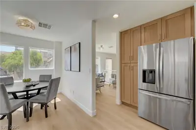 1501 Couples Street Dining Area