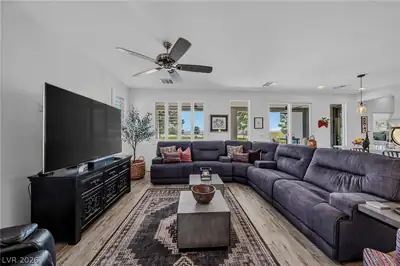 4820 South East Argent Hills Avenue Living Room