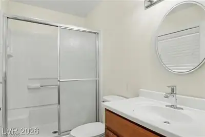 2090 Lucerne Street Primary Bathroom