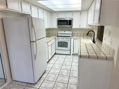 5064 Jeffreys Street 201 Kitchen