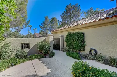 8121 Castle Pines Avenue Entry