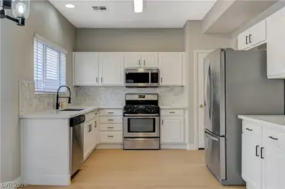 1459 Verde Triandos Drive, Henderson, NV 89012 Kitchen