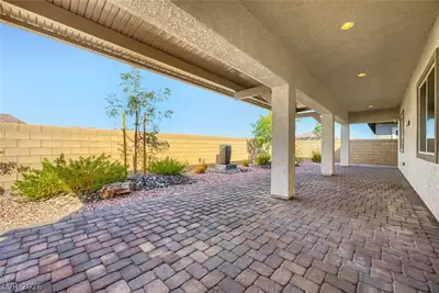 617 Comodo Street Patio