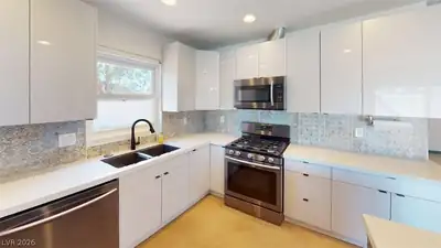 1518 Golden Arrow Drive Las Vegas, NV 89169