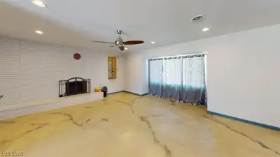 1518 Golden Arrow Drive Living Room