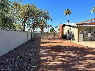 1518 Golden Arrow Drive Yard