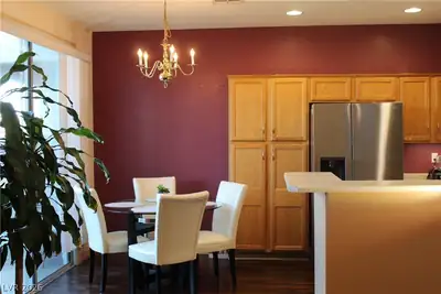 207 Priority Point Street Dining Area